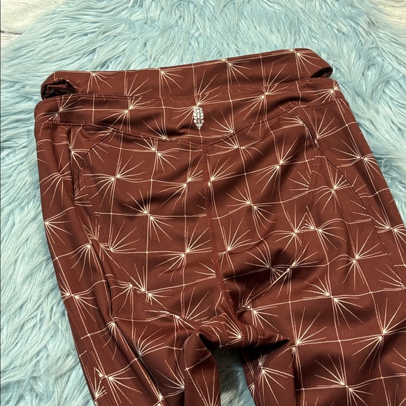 Free People Movement Super High Rise Sneak Peek Printed Legging Cut Out Waist - Picture 11 of 12